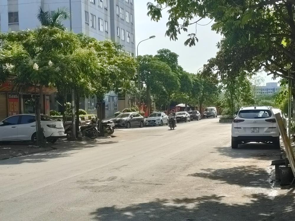 Chính chủ cần bán gấp nhà 8 tầng, diện tích 131m2 ngay mặt phố Kiến Hưng - Hà Đông