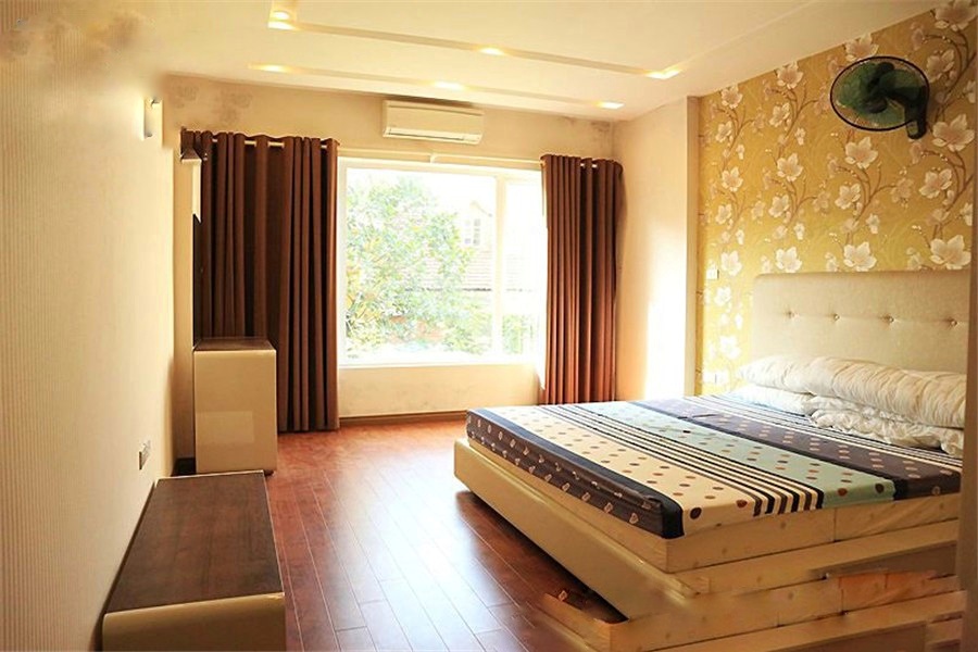 Cho thuê nhà riêng 5 tầng Phố Nguyễn Hoàng Tôn, DT 50m2 nhà mới thông sàn. Giá 8triệu/tháng
