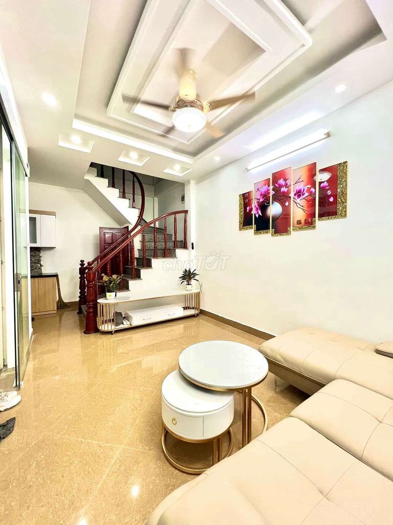 Cần tiền nên bán gấp nhà 4 tầng 34m2 tại Nguyễn Lương Bằng, giá 3,699 tỷ