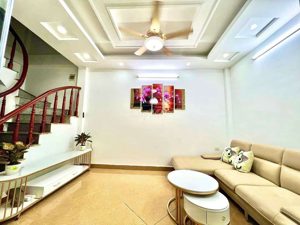 Cần tiền nên bán gấp nhà 4 tầng 34m2 tại Nguyễn Lương Bằng, giá 3,699 tỷ