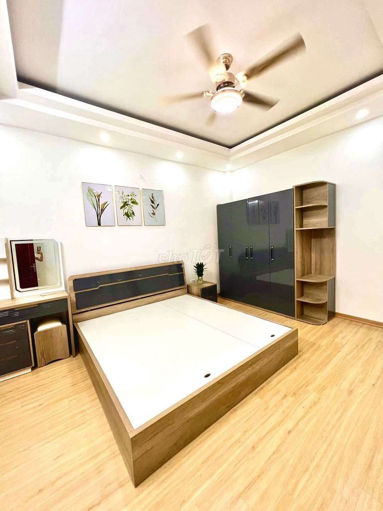 Cần tiền nên bán gấp nhà 4 tầng 34m2 tại Nguyễn Lương Bằng, giá 3,699 tỷ