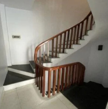 Cho thuê nhà 5 tầng diện tích 50m2 tại Đê Trần Khát Chân, giá 20 triệu/tháng