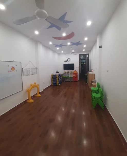 Cho thuê nhà 4 tầng phố Lê Đại Hành DT 72m2, giá thuê 35 triệu/tháng