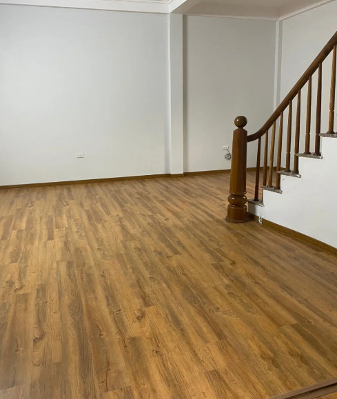 Cho thuê nhà phố Bà Triệu diện tích 45m2 x 4 tầng nhà căn góc 3 mặt thoáng. Giá ưu đãi