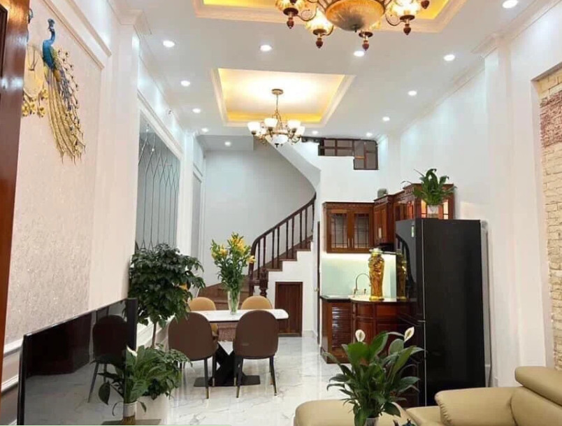 Cho thuê nhà 5 tầng ngay tại Thái Hà. Diện tích 70m2, giá 15 triệu/tháng