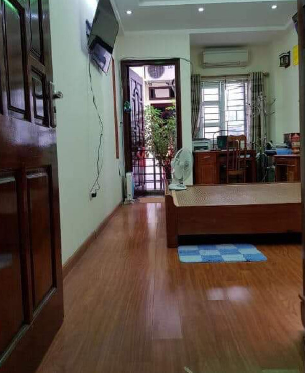 Chính chủ cần bán gấp nhà 5 tầng tại Lĩnh Nam, diện tích 30m2, giá 3,4 tỷ