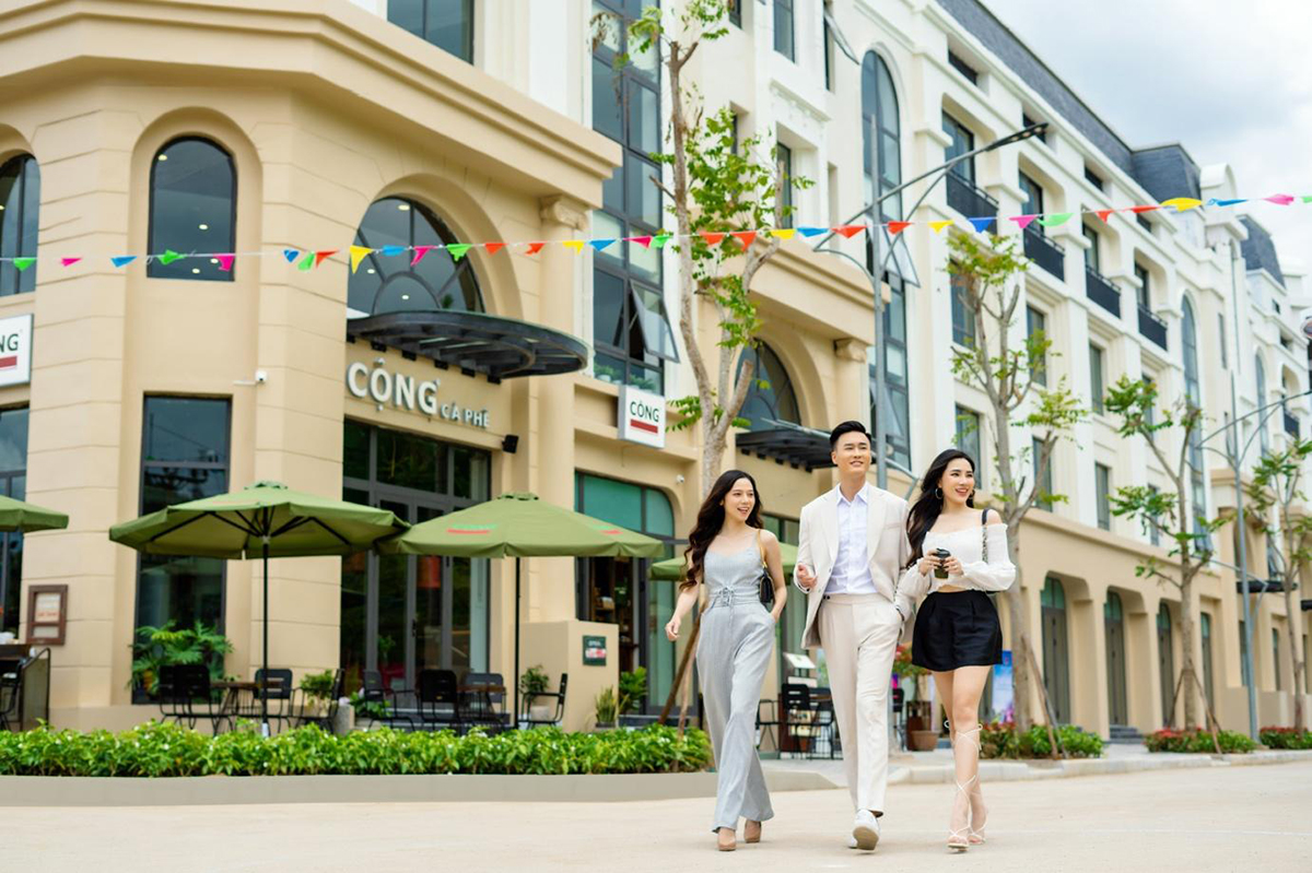 Cần bán căn liền kề diện tích 103m2 ngay mặt đường chính. Giá ưu đãi 7,8 tỷ