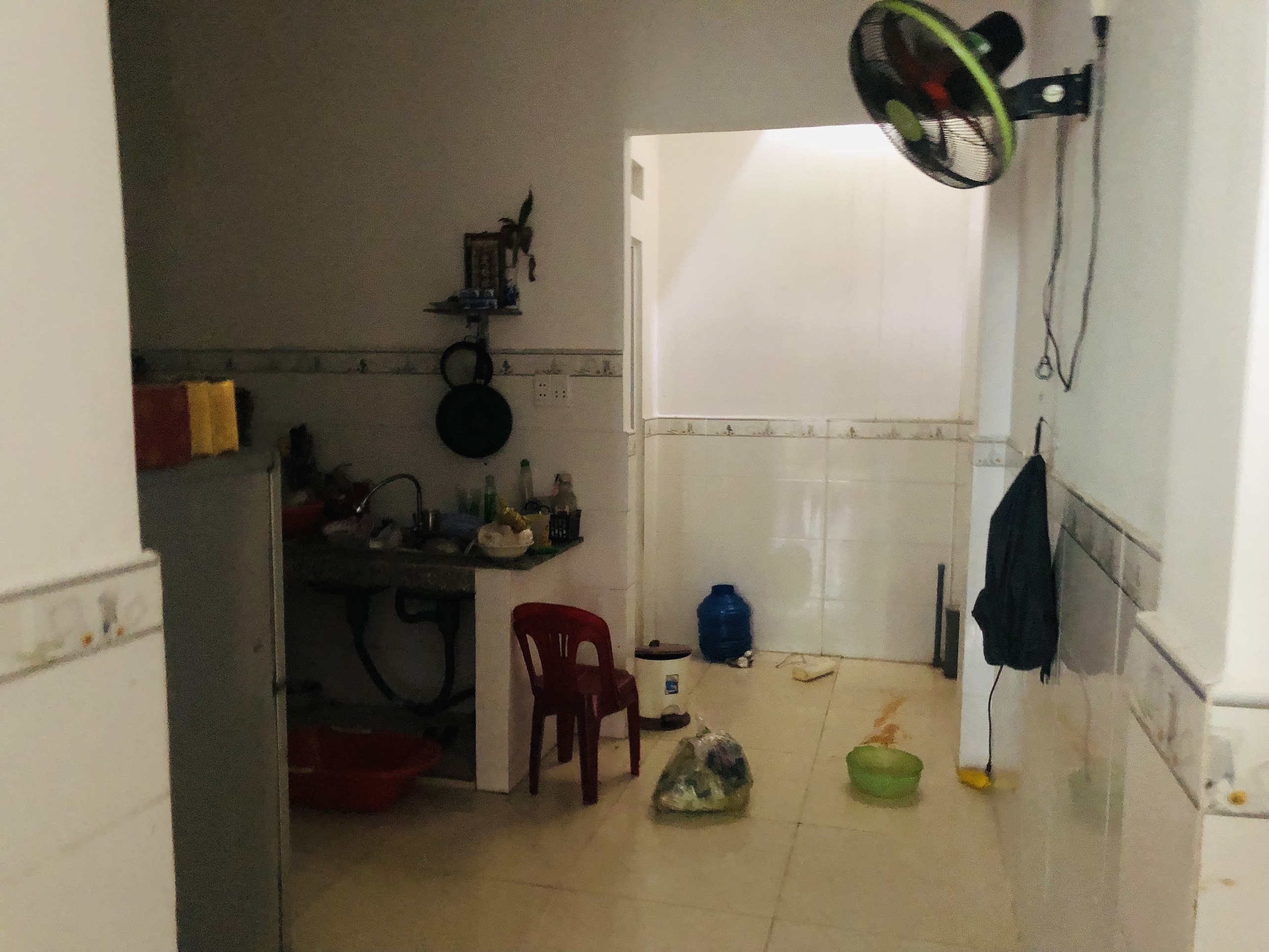Nhà chính chủ trong khu dân cư hiện hữu , Vĩnh Lộc A Bình Chánh 
Diện Tích : 4x10m2 
Giá : 900 Triệu 
Pháp lý : sổ chính chủ mua bán công chứng 
Đường hiện hữu 5m bê tông 
Gần Chợ trường học , bách hóa , trạm y tế ...
Liên hệ chủ nhà để biết thêm thông tin