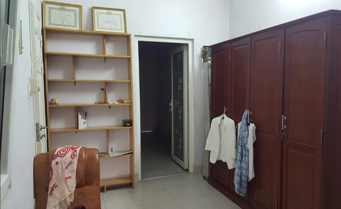 Chính chủ cho thuê nhà nguyên căn 3 tầng tại phố Nguyễn Văn Cừ, cách phố Ái Mộ 100m