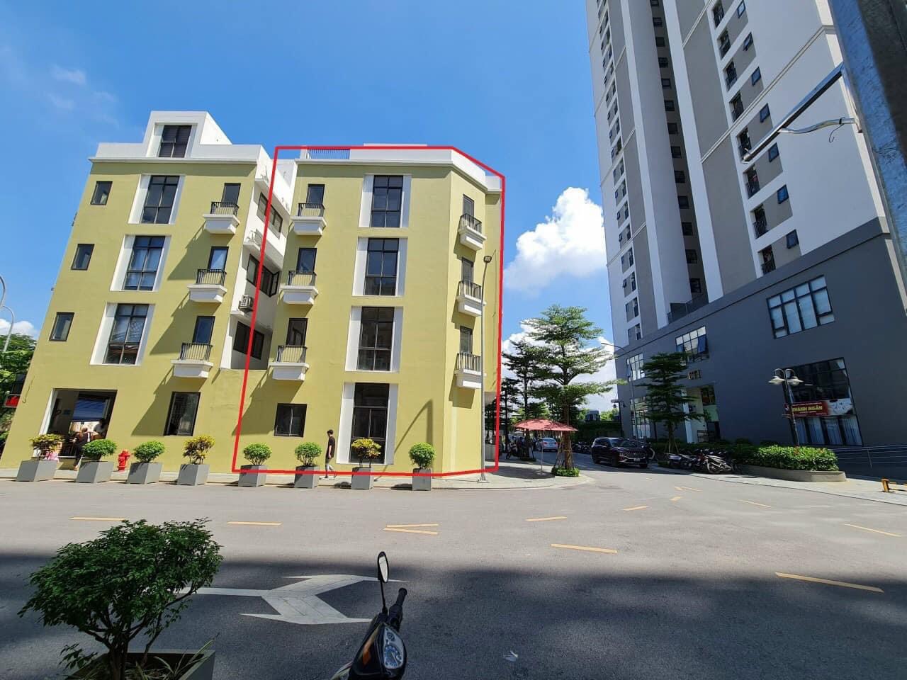 Tôi cần bán liền kề IEC Tứ Hiệp; Giá 9.5 tỷ. Sổ đỏ chính chủ, ô tô đỗ cửa, hướng Đông. LH: 0869 866 368