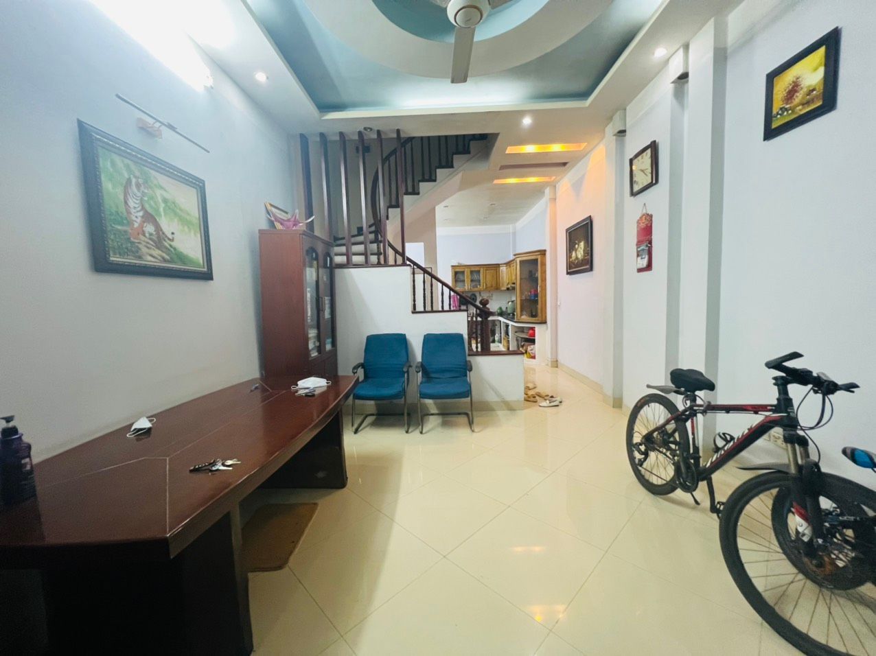 Cần tiền nên bán gấp nhà 5 tầng ngay Khúc Thừa Dụ - Cầu Giấy, diện tích 50m giá 11,2 tỷ