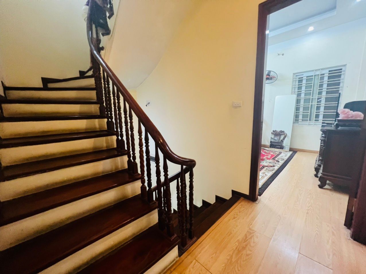 Cần tiền nên bán gấp nhà 5 tầng ngay Khúc Thừa Dụ - Cầu Giấy, diện tích 50m giá 11,2 tỷ