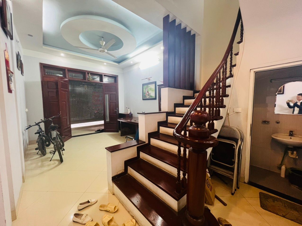 Cần tiền nên bán gấp nhà 5 tầng ngay Khúc Thừa Dụ - Cầu Giấy, diện tích 50m giá 11,2 tỷ