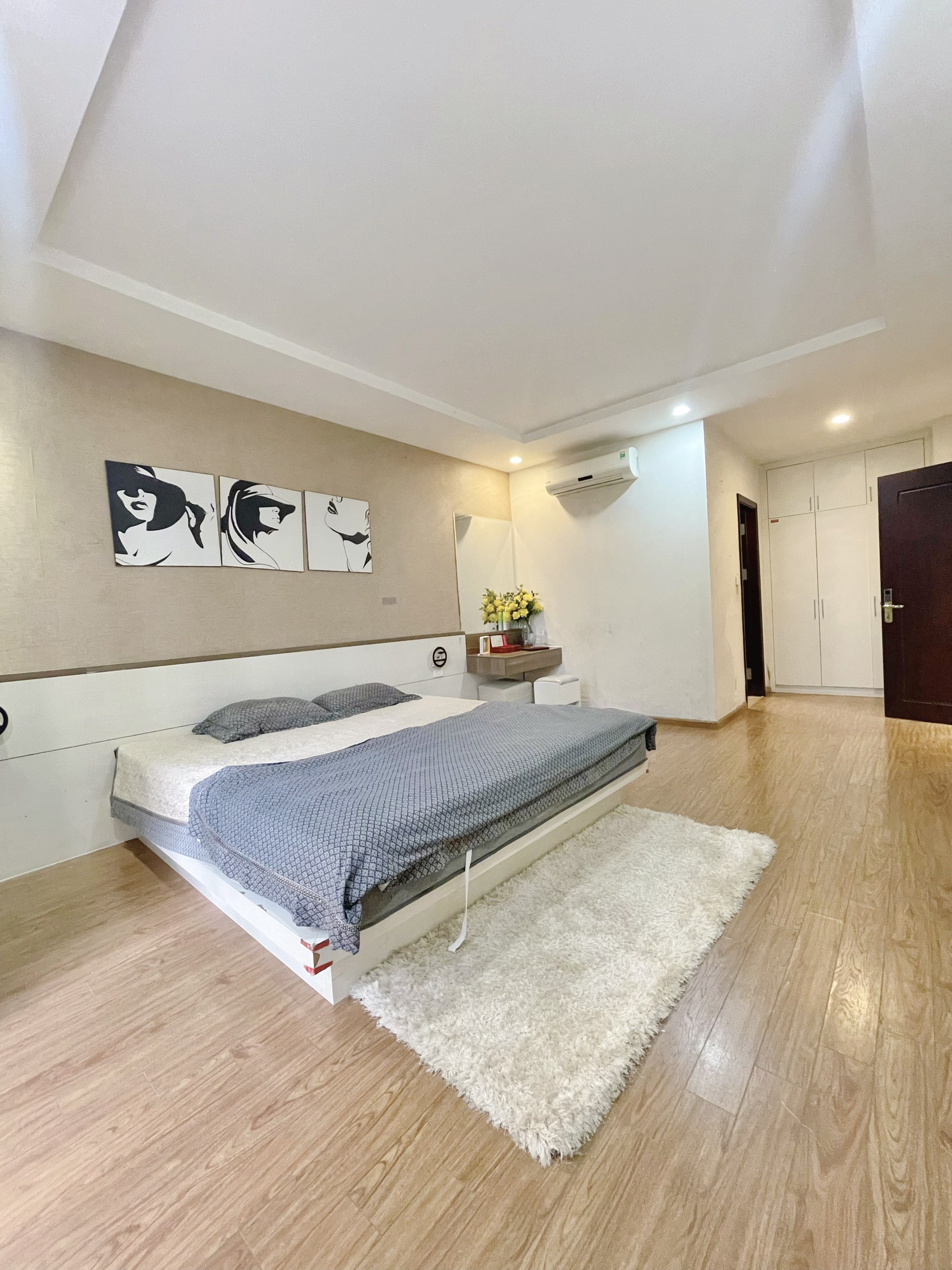 Cần bán gấp căn hộ 4 phòng ngủ toà Times
