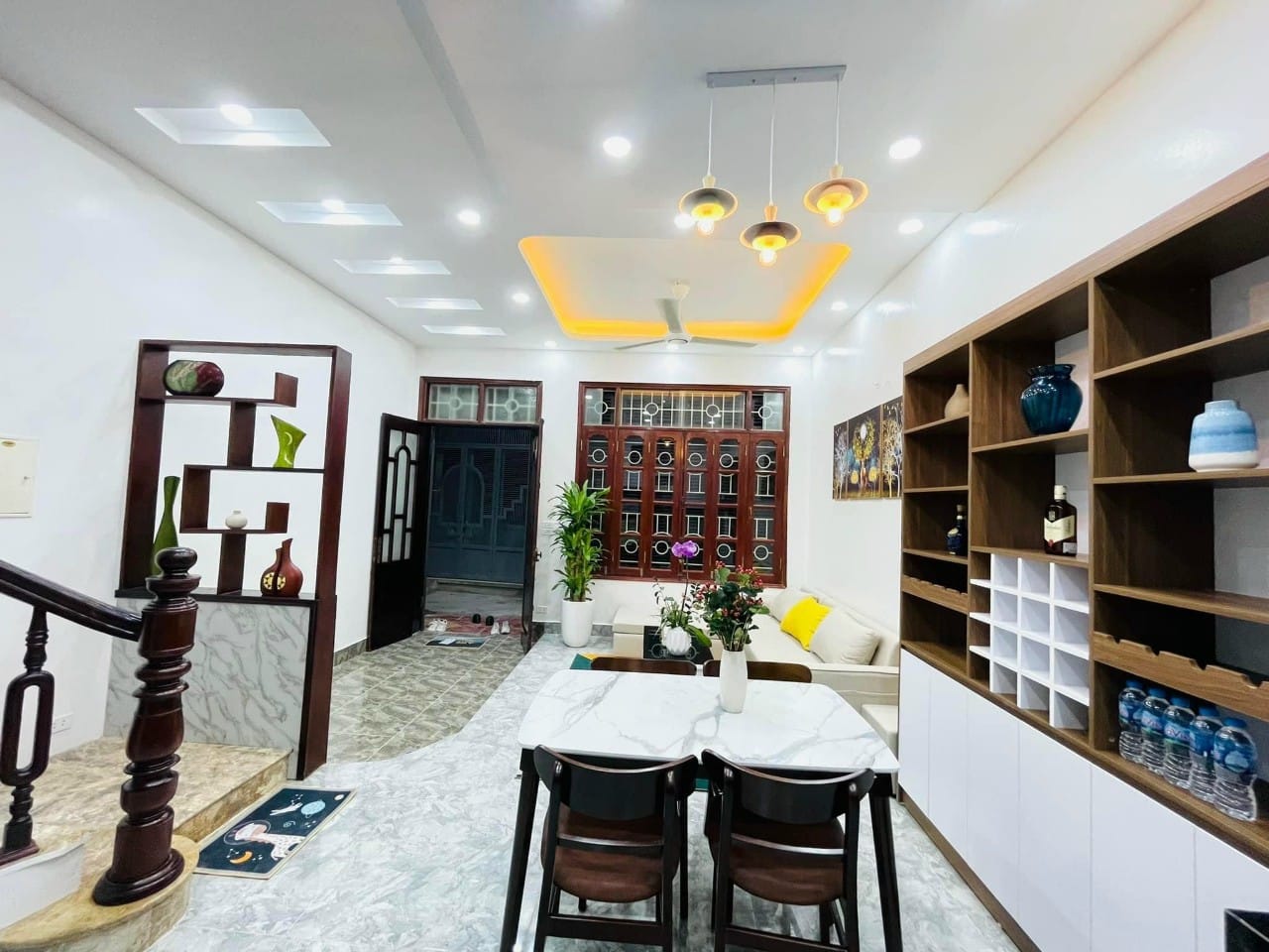 Chính chủ cần bán nhà phố Trần Thái Tông Cầu Giấy, 50m ra ngõ ô tô tránh - DT 38m2, nhà 4 tầng, 4 phòng ngủ, mặt tiền 5m giá 5,25 tỷ. Chủ tặng full nội thất khách về ở luôn