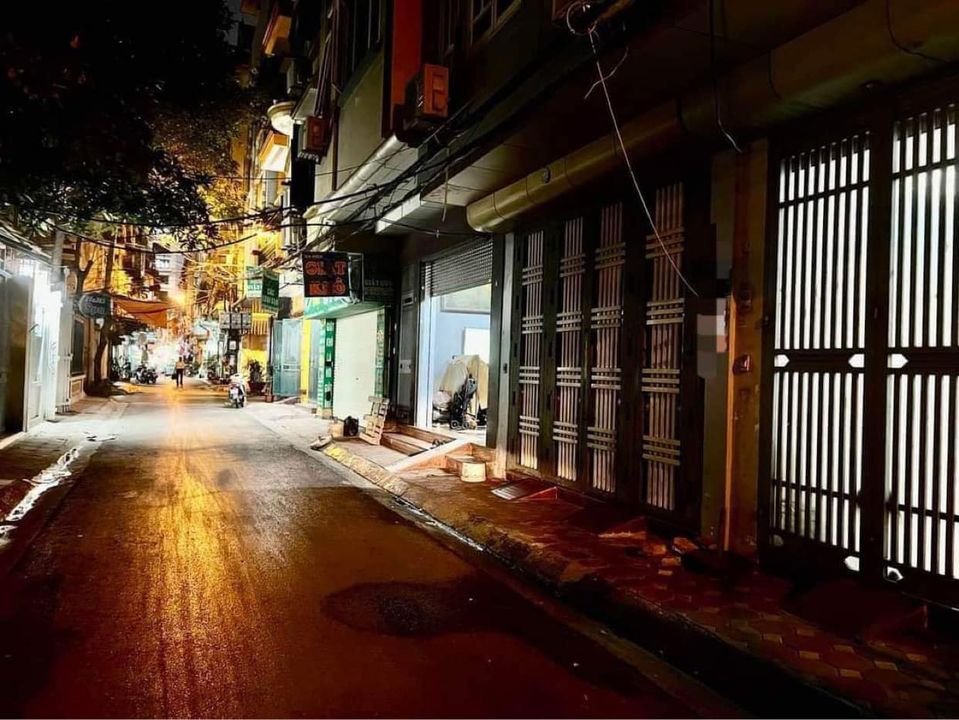 Cho thuê nhà riêng tại Phan Văn Trường, Dịch Vọng, Cầu Giấy, 6 tầng, 17triệu/tháng