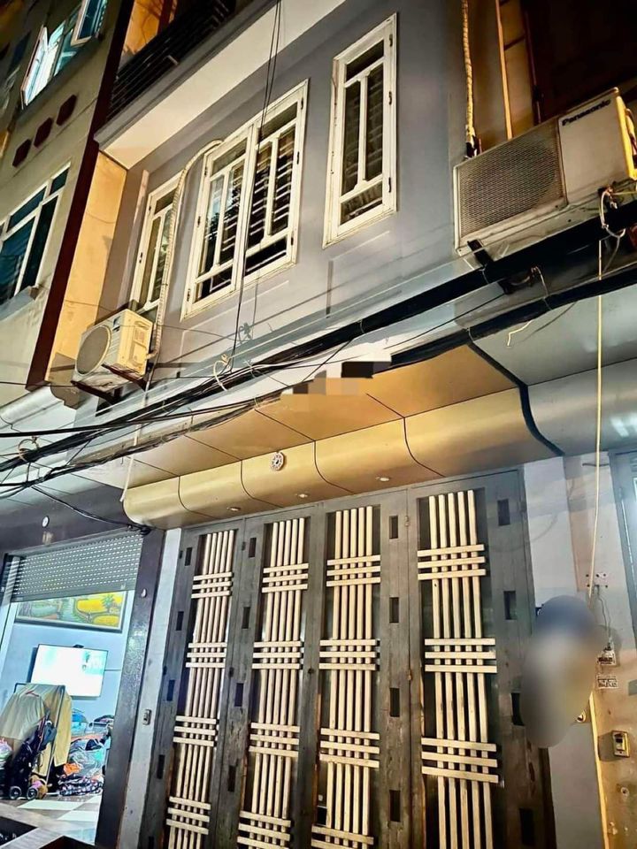 Cho thuê nhà riêng tại Phan Văn Trường, Dịch Vọng, Cầu Giấy, 6 tầng, 17triệu/tháng