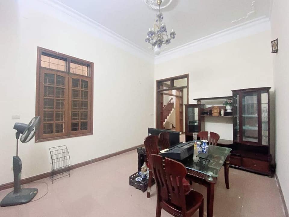 Cho thuê nhà riêng Phố Vương Thừa Vũ diện tích 100m2 4 tầng, ngõ ô tô có sân rộng, giá 16tr/tháng