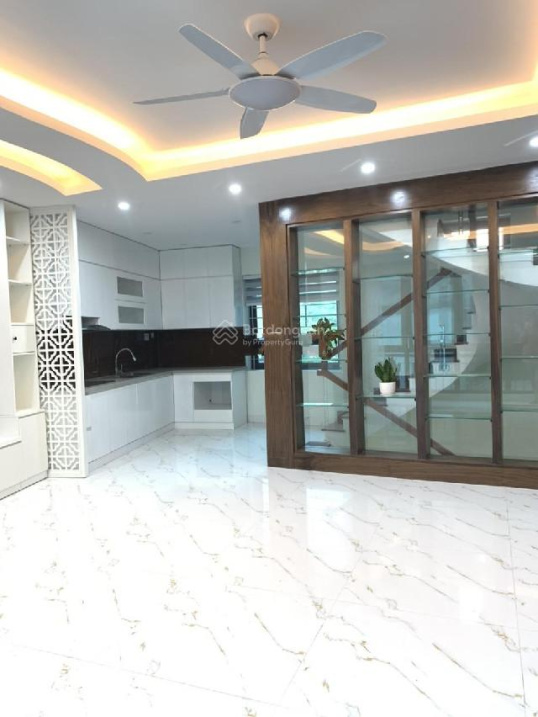 Cần cho thuê gấp nhà nguyên căn Thái Hà 80m2 x6 tầng, thông sàn, thang máy có giá 40tr/tháng