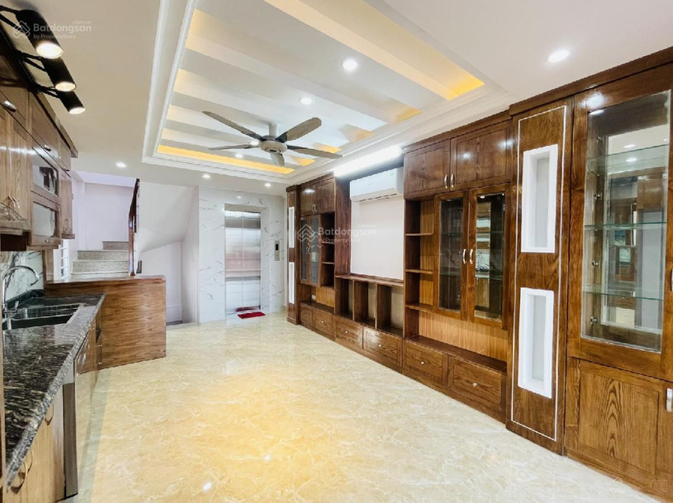 Tôi cần cho thuê nhà Nguyên Hồng 90m2 x6 tầng, thông sàn, thang máy, nhà xây mới, thoáng, 35tr/tháng