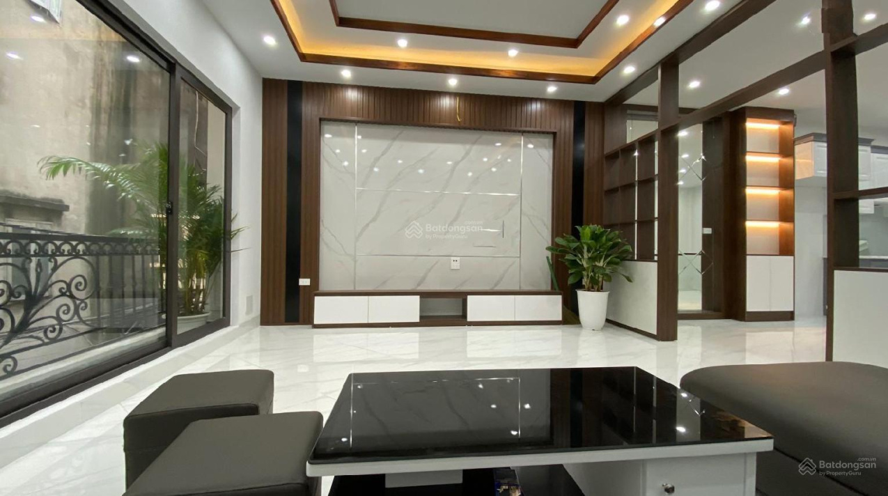 Chính chủ cần cho thuê nhà phố Kim Mã - Giảng Võ DT 80m2x5T mặt tiền 5,5m vỉa hè 3m giá 30tr/tháng