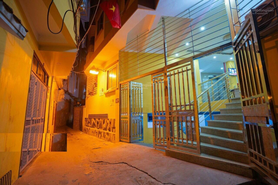Chính chủ cho thuê căn hộ tuyệt đẹp đầy đủ nội thất ngõ 99 Trung Kính, diện tích 35m2