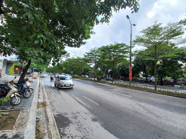 Cần bán đất cực rẻ mặt phố Nguyễn Khánh Toàn 191m2 chỉ 57 tỷ đơn giàn là nhà mp 2 làn đường vỉa hẻ rộng