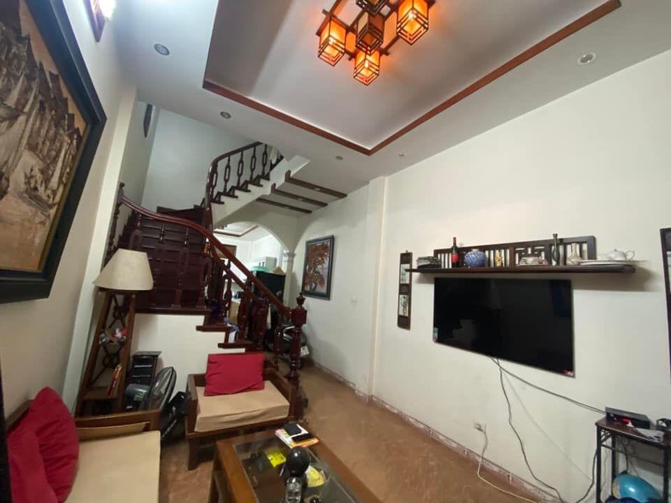 Bán nhà tại Nguyễn Chí Thanh phân lô 5 tầng, diện tích 35m2