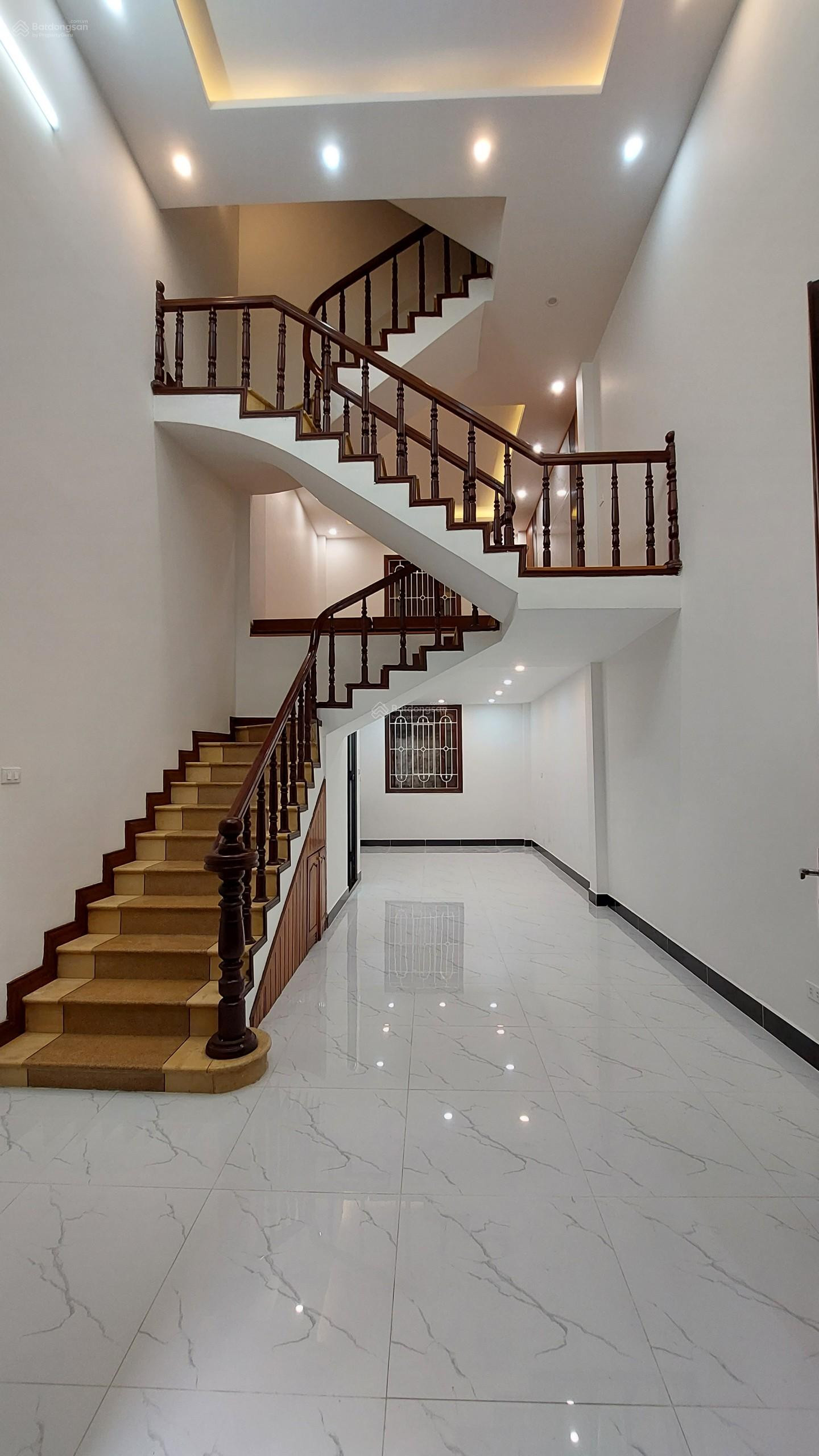 Cần ra đi nhà gần Phố, Gần Hồ Tây, Phố Thụy Khuê - 5 Tầng - Mặt Tiền 4M