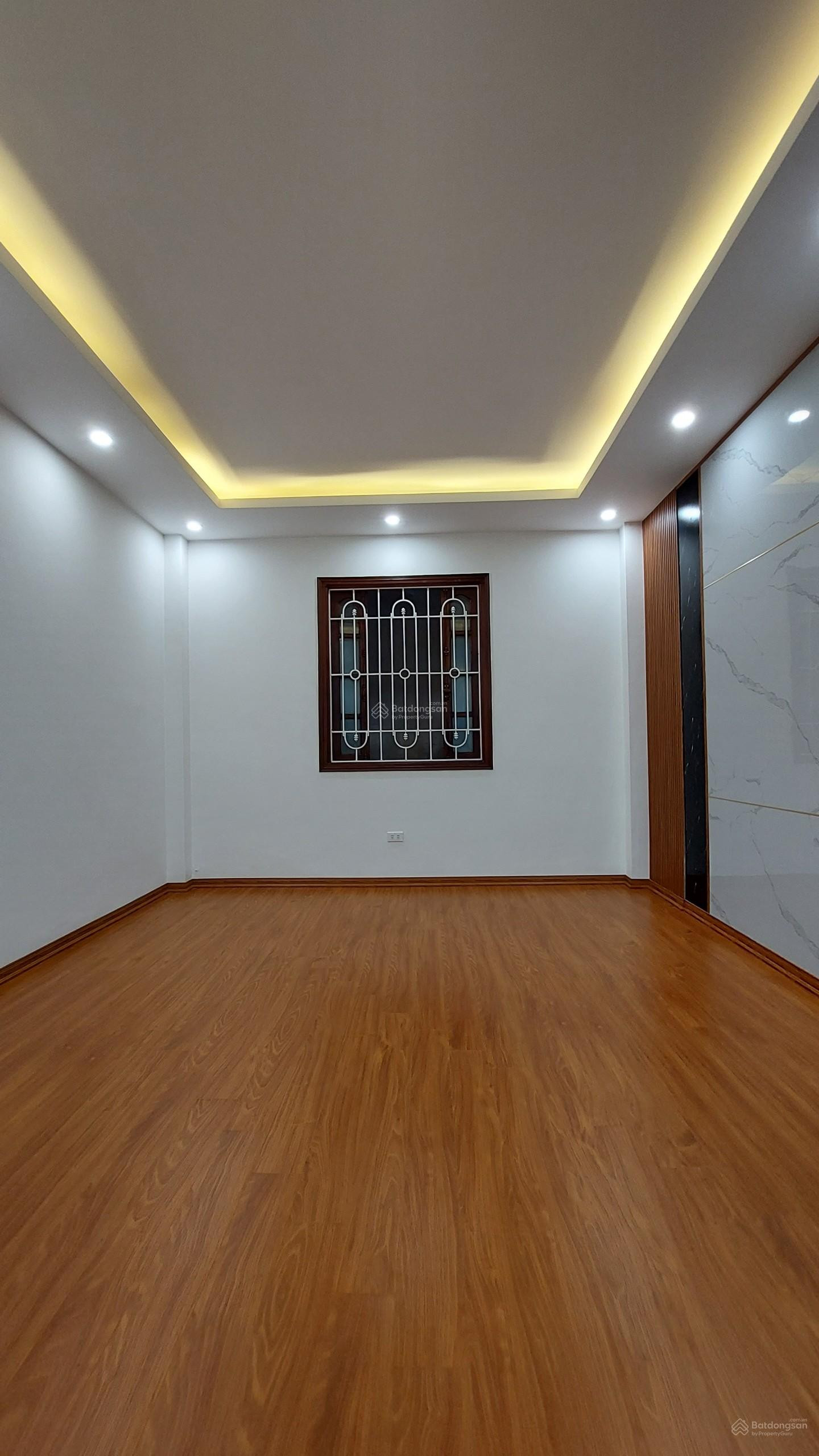 Cần ra đi nhà gần Phố, Gần Hồ Tây, Phố Thụy Khuê - 5 Tầng - Mặt Tiền 4M
