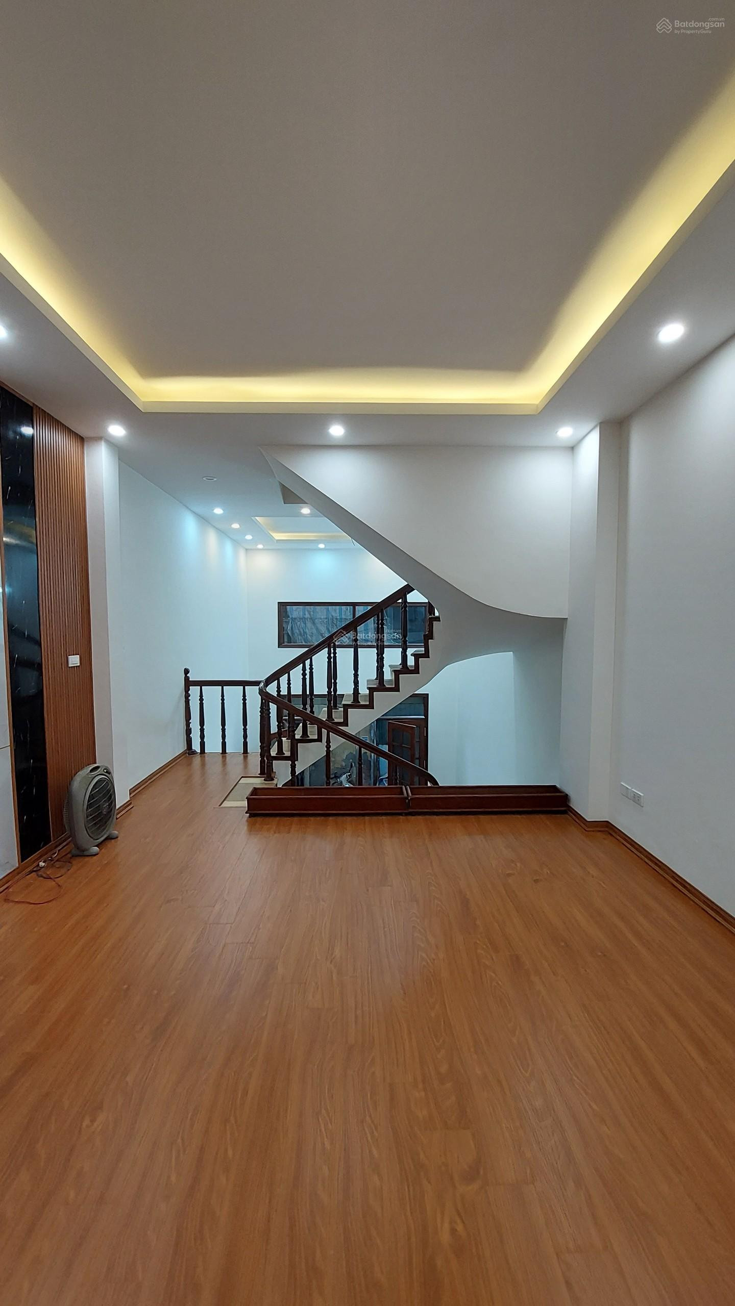 Cần ra đi nhà gần Phố, Gần Hồ Tây, Phố Thụy Khuê - 5 Tầng - Mặt Tiền 4M