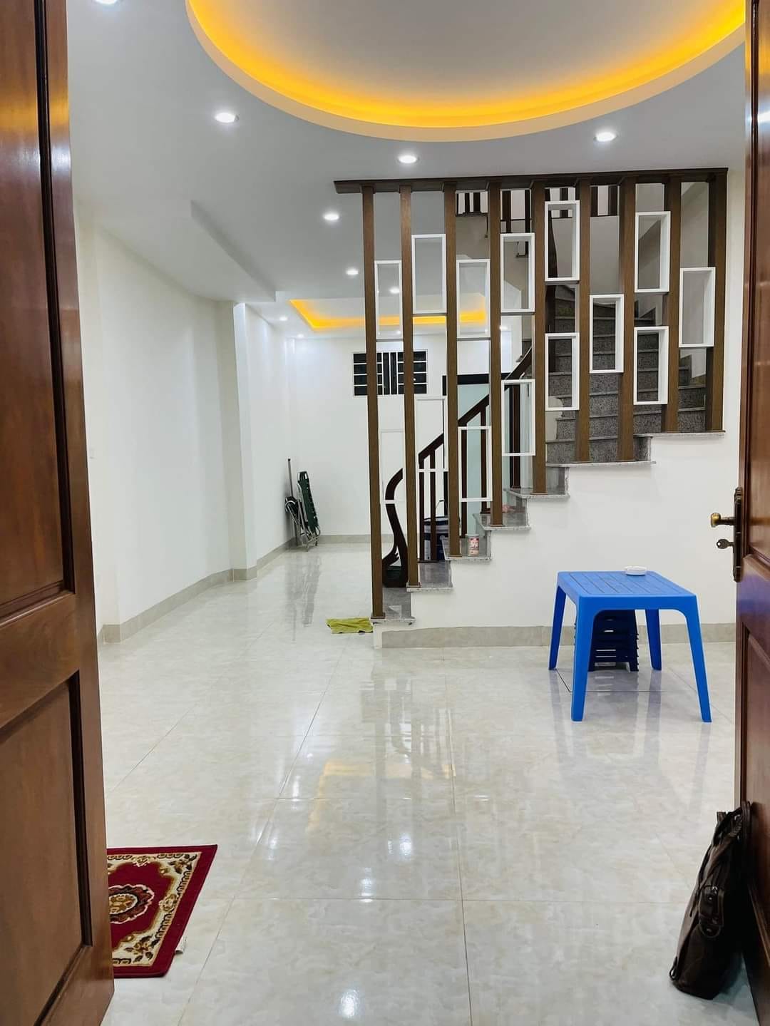 Chính chủ cần bán nhà 5 tầng giá 4,95 tỷ tại Nguyễn Đình Hoàn, Cầu Giấy