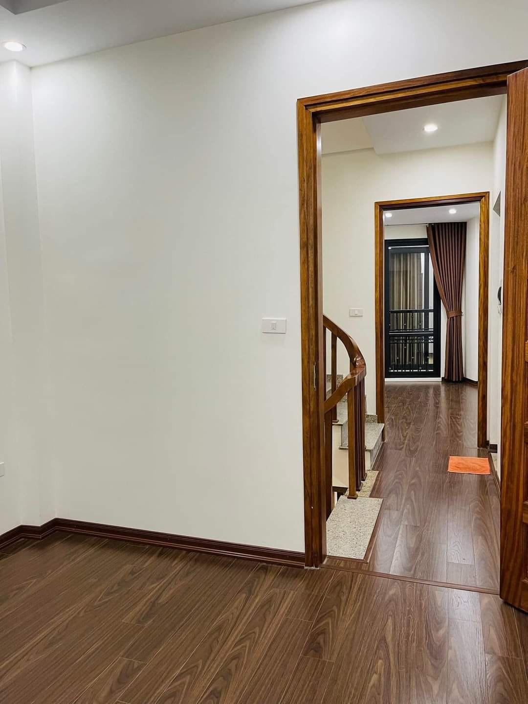 Chính chủ cần bán nhà 5 tầng giá 4,95 tỷ tại Nguyễn Đình Hoàn, Cầu Giấy