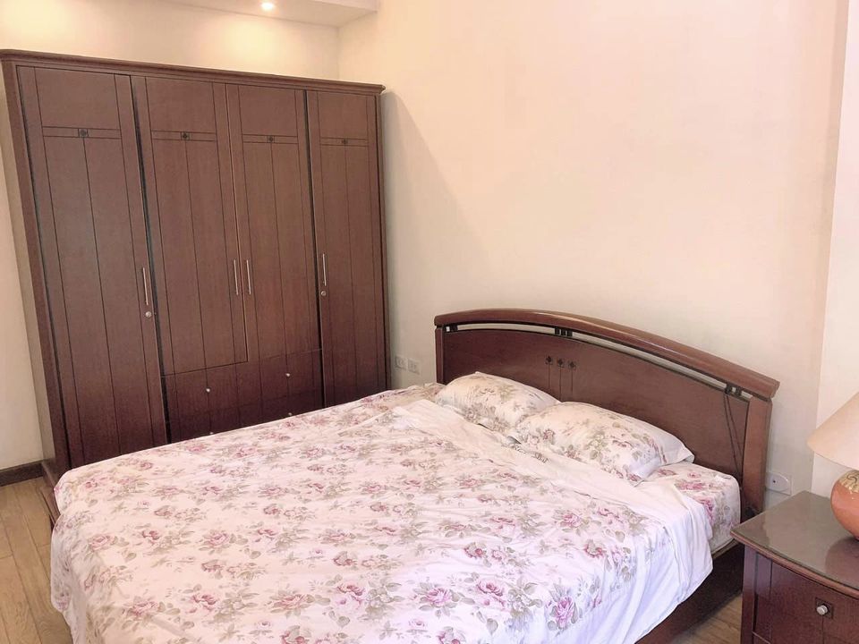 Cho thuê căn hộ tại mặt phố Lê Thánh Tông, Hoàn Kiếm, giá 12tr/tháng