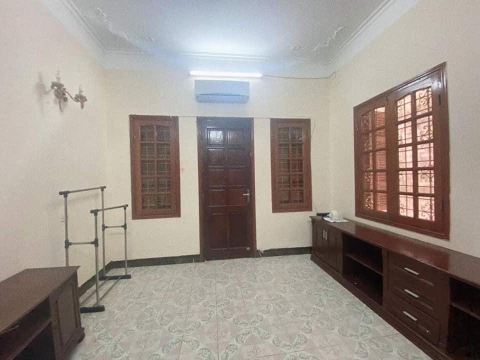Cho thuê Nhà riêng Phố Vương Thừa Vũ- 100m2 4 tầng - ngõ ô tô - có sân rộng để ô tô ,xe máy