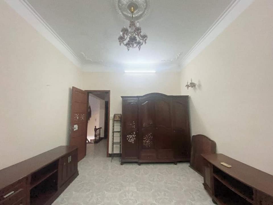 Cho thuê Nhà riêng Phố Vương Thừa Vũ- 100m2 4 tầng - ngõ ô tô - có sân rộng để ô tô ,xe máy