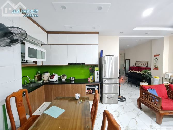 Chính chủ cần bán nhà giá rẻ tại Đội Cấn 67m2gias 6,3 tỷ