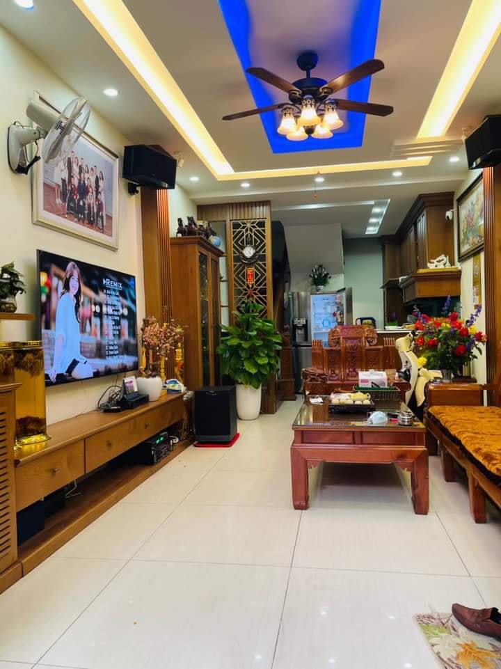 Chính chủ cần bán nhà 5 tầng 50m2 giá 5 tỷ tại Chùa Bộc