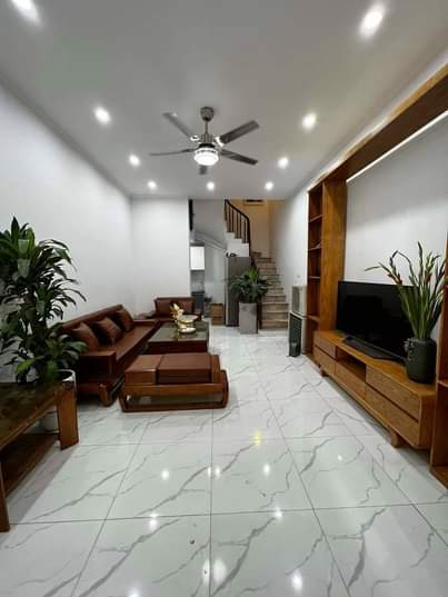 Bán nhà 5 tầng rộng rãi diện tích 32m2 giá 6,6 tỷ tại Trung Kính, Cầu Giấy