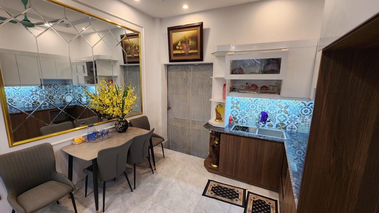 Chính chủ bán nhà tại phố Quốc Tử Giám, Đống Đa diện tích 45m2 giá 6,8 tỷ