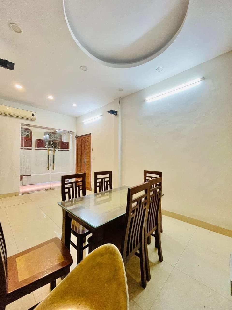 Bán nhà mặt tiền siêu rộng tại Tạ Quang Bửu diện tích 40m2 giá 4,35 tỷ