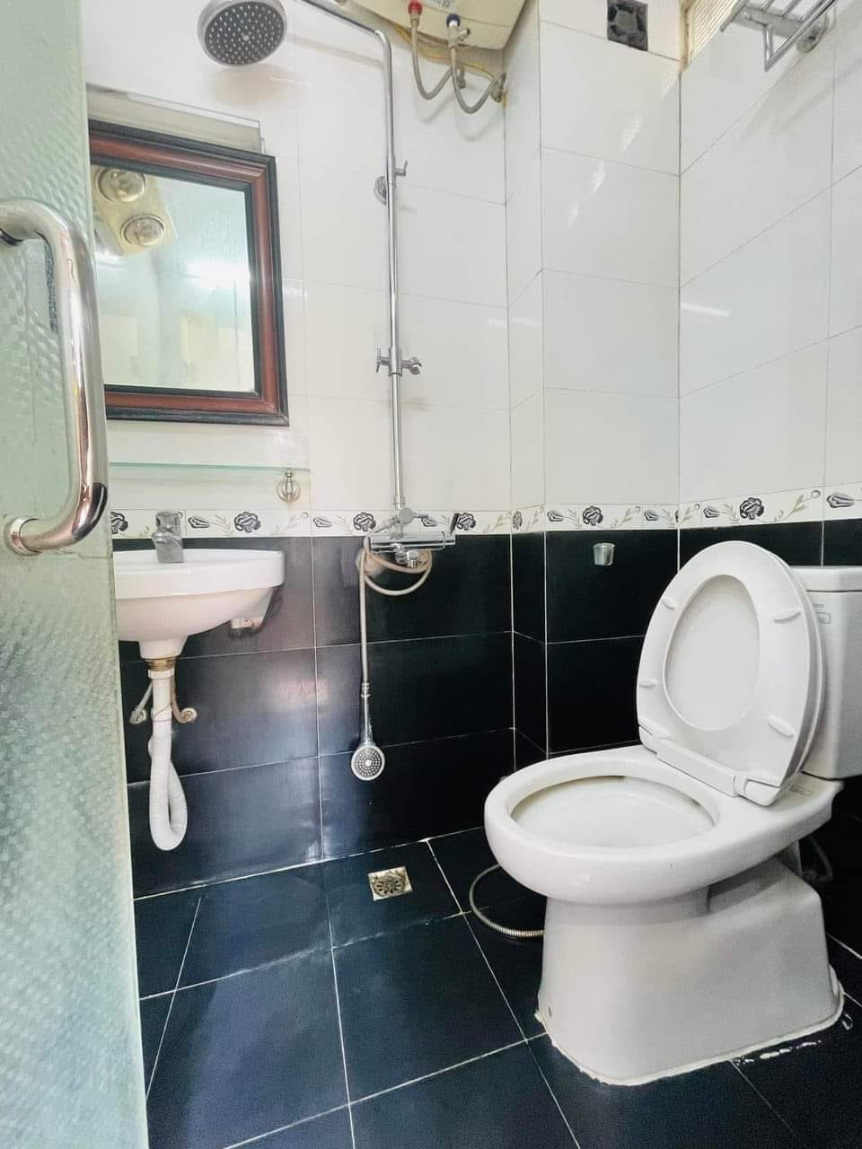 Bán nhà mặt tiền siêu rộng tại Tạ Quang Bửu diện tích 40m2 giá 4,35 tỷ
