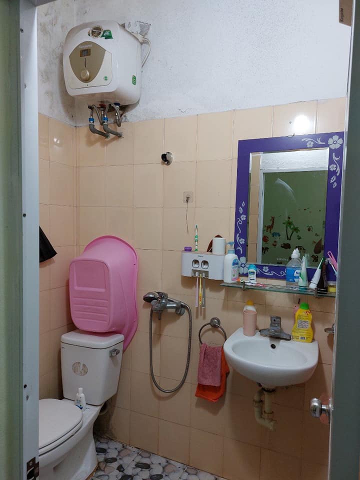 Cho thuê nhà nguyên căn 4 tầng tại Lĩnh Nam, Hoàng Mai, HN, giá 8tr/tháng