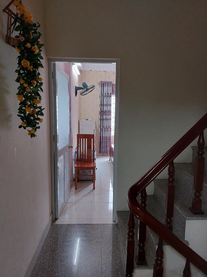 Cho thuê nhà nguyên căn 4 tầng tại Lĩnh Nam, Hoàng Mai, HN, giá 8tr/tháng