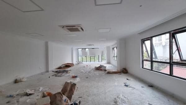 Cho thuê tòa nhà văn phòng mới xây xong tại Hoàng Quốc Việt