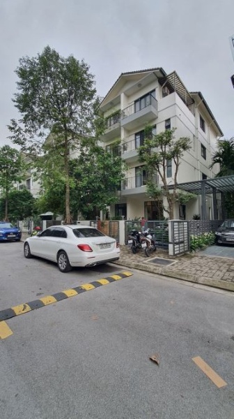 Bán gấp nhà khu đấu giá phân lô Tráng Việt Mê Linh 132 m2