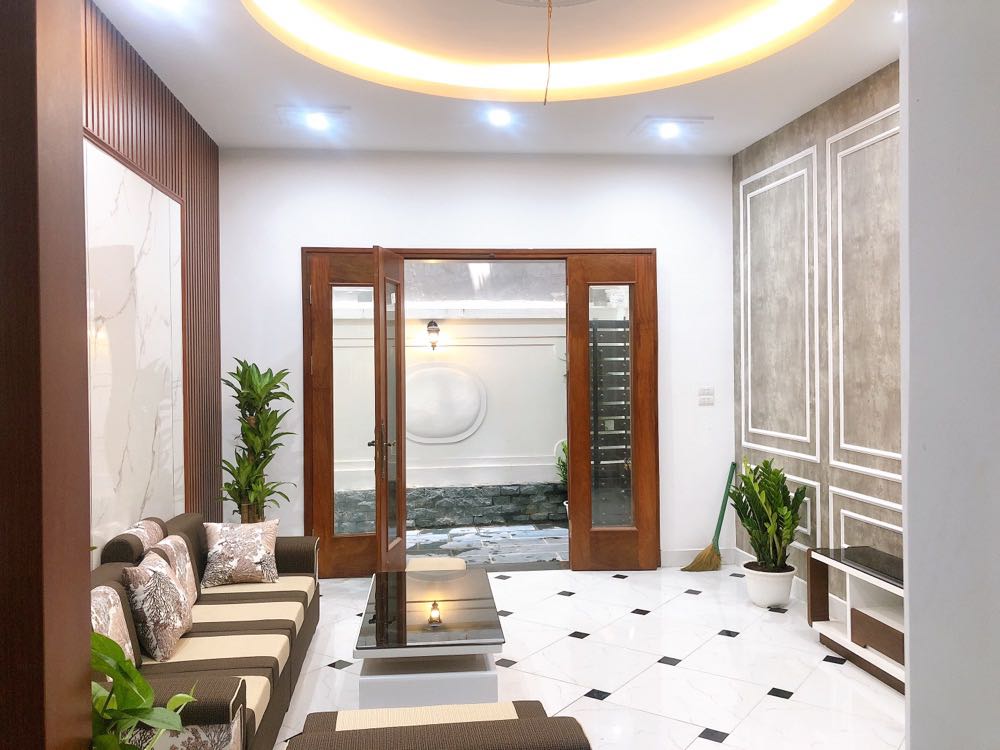 Bán nhà 5 tầng diện tích 45m2 giá 6,6 tỷ tại phố Yên Lạc, Hai Bà Trưng