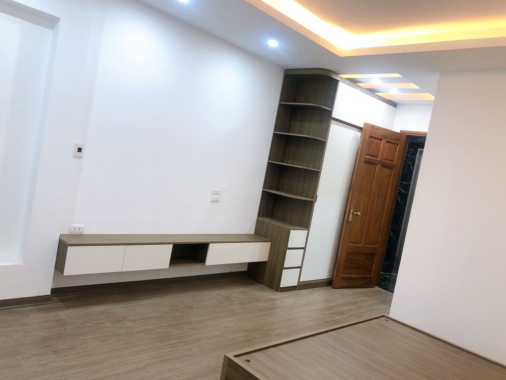 Bán nhà 5 tầng diện tích 45m2 giá 6,6 tỷ tại phố Yên Lạc, Hai Bà Trưng