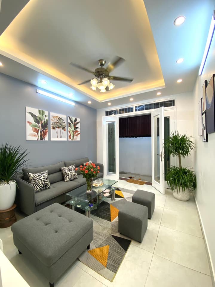 Bán nhà phân lô, full nội thất, diện tích 35m2 giá 3,2 tỷ tại Lĩnh Nam