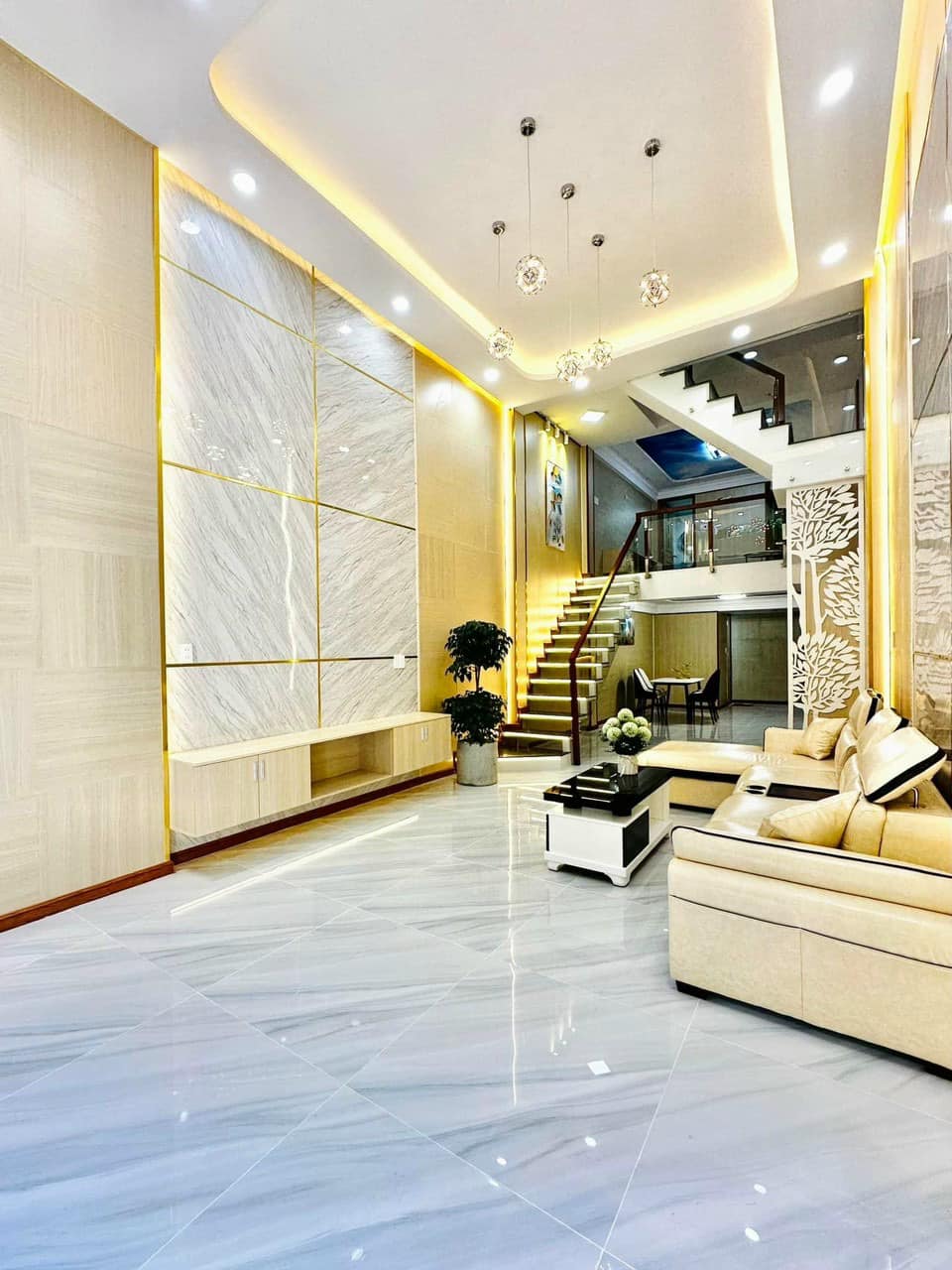 Bán nhà 5 tầng diện tích 40m2 giá 3 tỷ tại Ngọc Trì, Long Biên